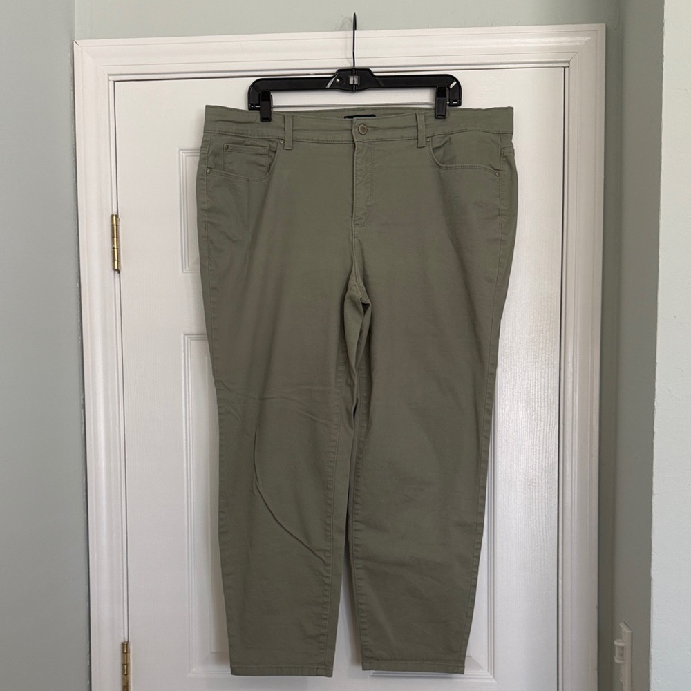 Charter Club Women's Olive Cropped Pants EUC 18W